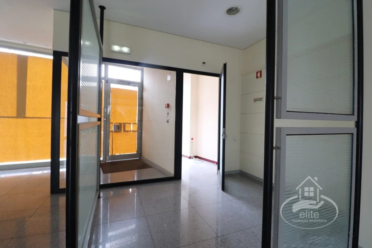 Loja para Arrendamento em União das Freguesias de Setúbal Foto 12