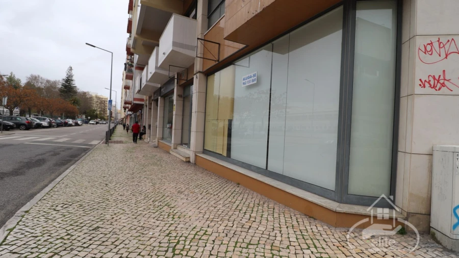 Loja para Arrendamento em União das Freguesias de Setúbal