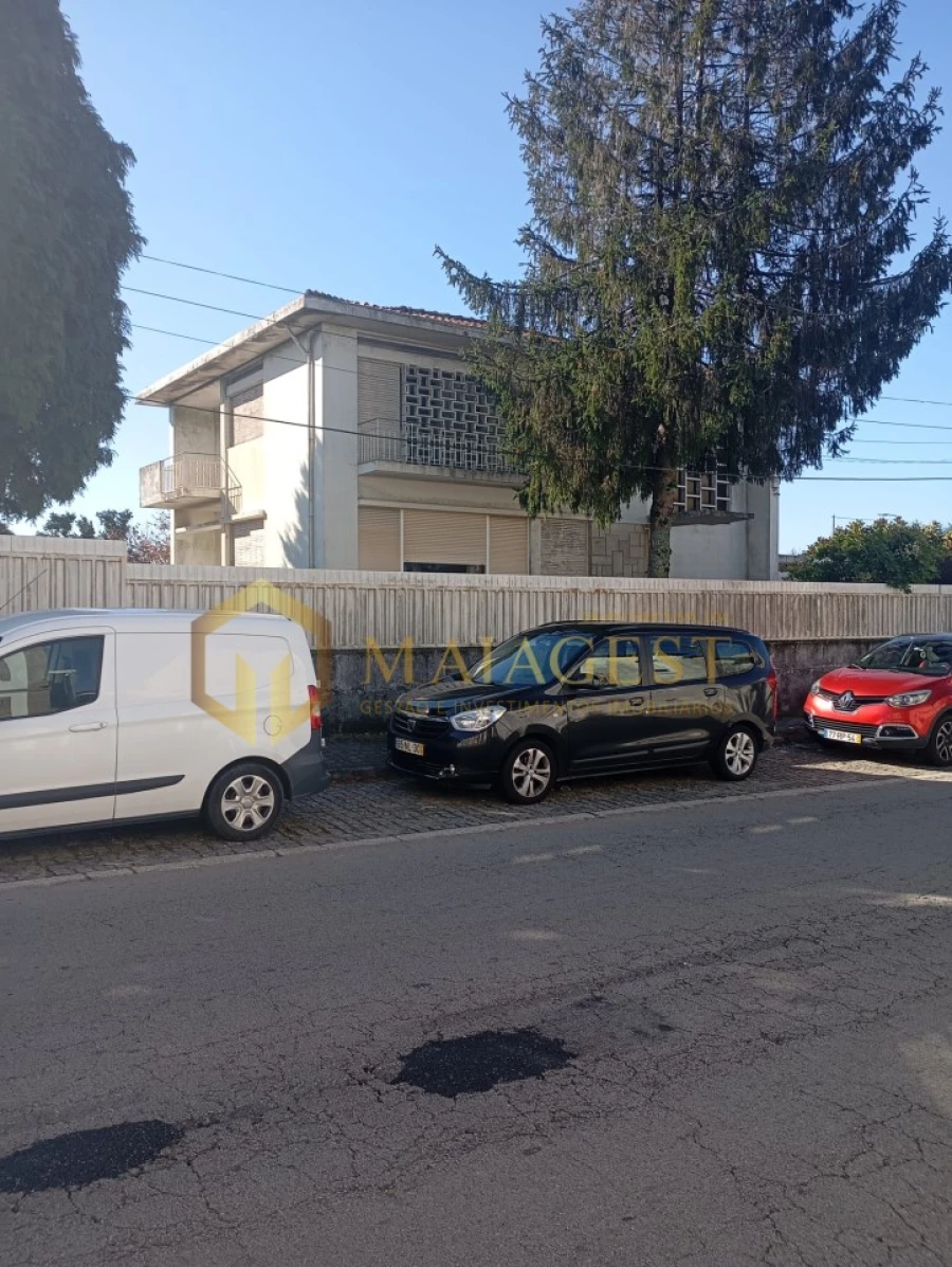 Moradia T6 para Venda em Mozelos Foto 1