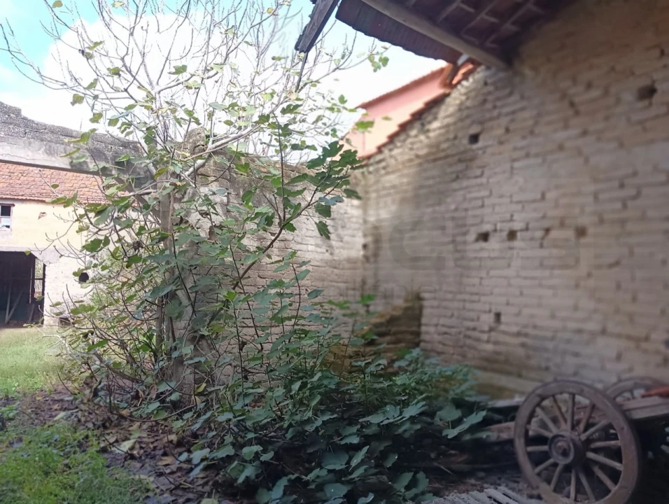 Moradia T2 para Venda em Ouca Foto 4