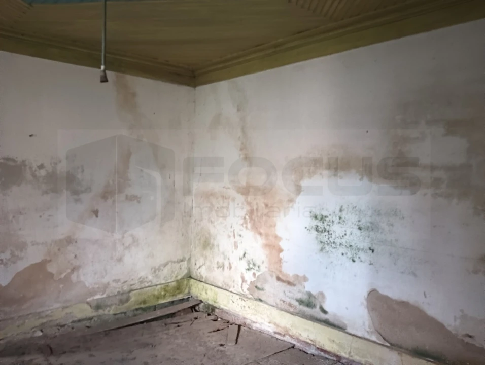 Moradia T2 para Venda em Ouca Foto 9