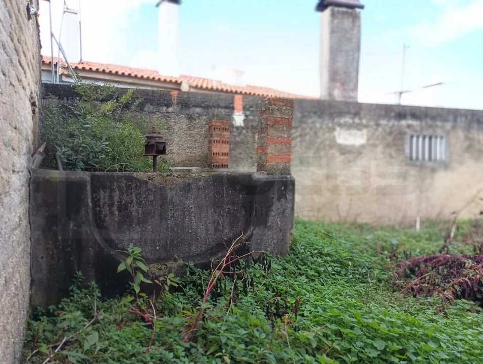 Moradia T2 para Venda em Ouca Foto 17