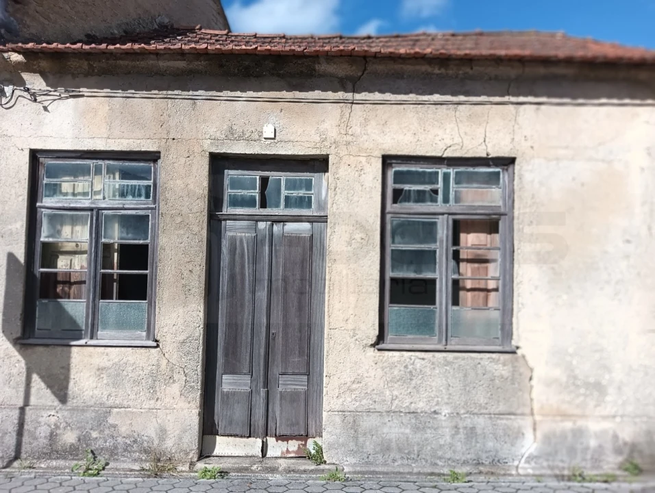 Moradia T2 para Venda em Ouca Foto 24