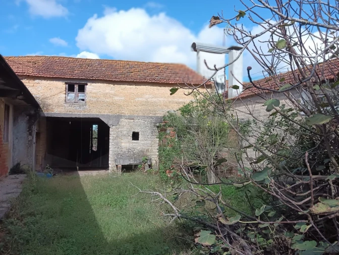 Moradia T2 para Venda em Ouca Foto 2