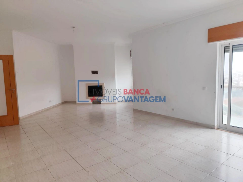 Apartamento T2 para Venda em Azambuja Foto 2