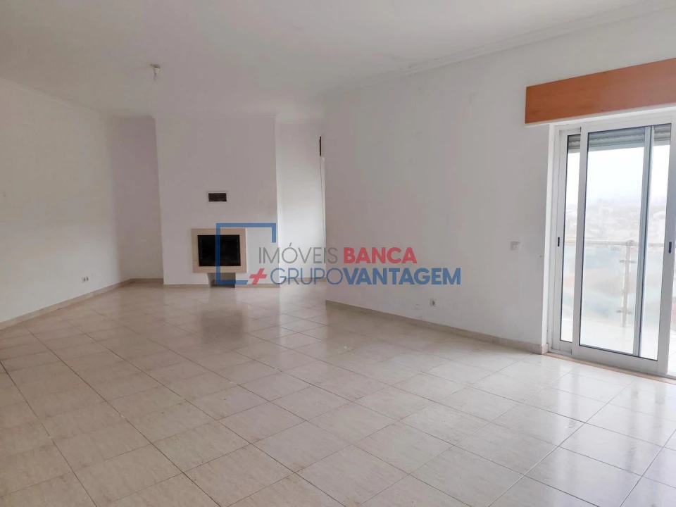 Apartamento T2 para Venda em Azambuja Foto 5