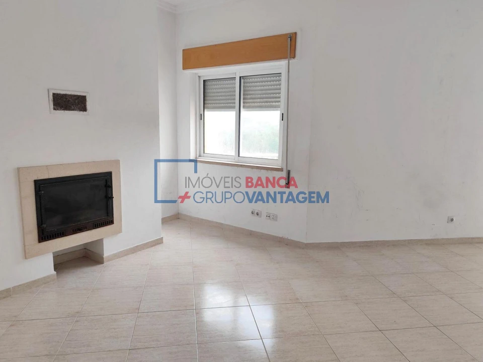 Apartamento T2 para Venda em Azambuja Foto 3