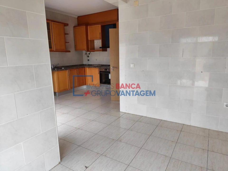 Apartamento T2 para Venda em Azambuja Foto 12
