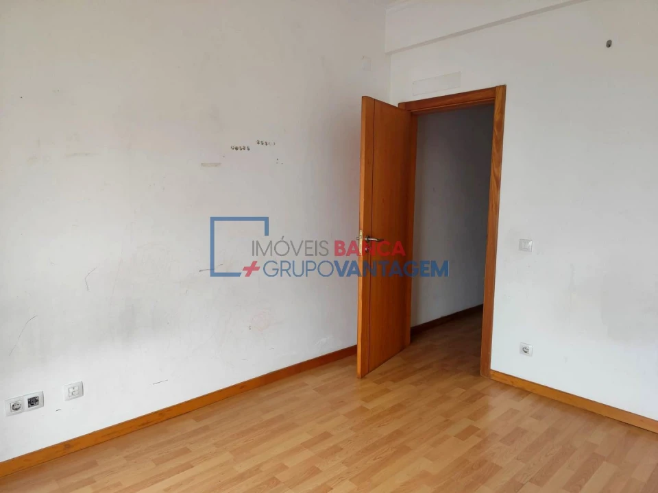 Apartamento T2 para Venda em Azambuja Foto 17