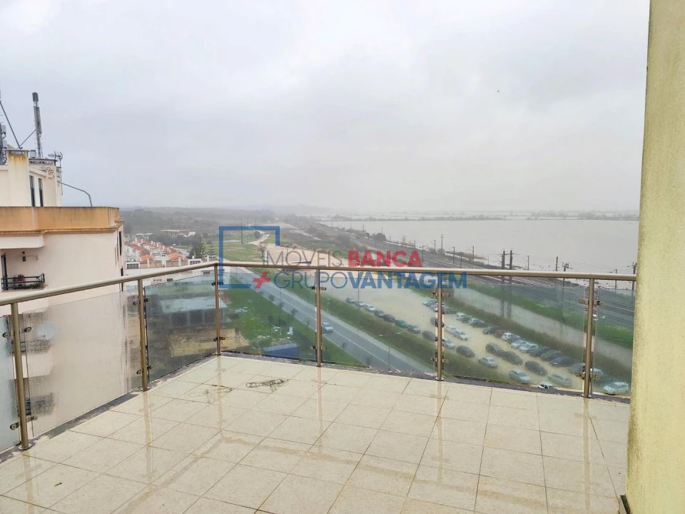 Apartamento T2 para Venda em Azambuja Foto 19