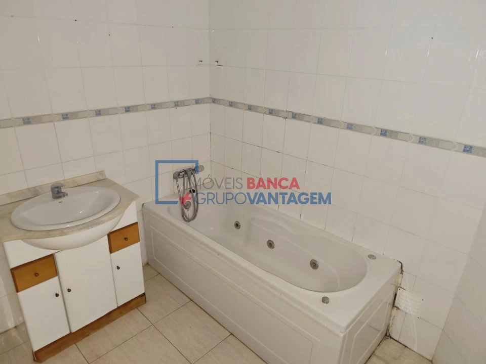 Apartamento T2 para Venda em Azambuja Foto 26