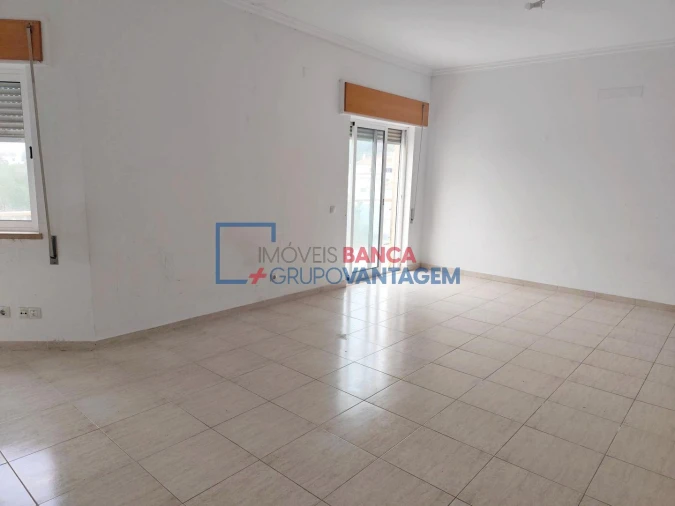 Apartamento T2 para Venda em Azambuja Foto 6