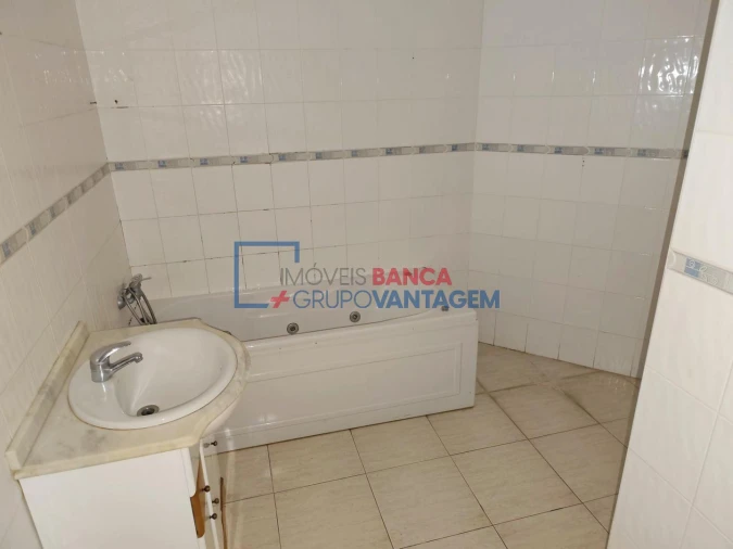 Apartamento T2 para Venda em Azambuja Foto 24
