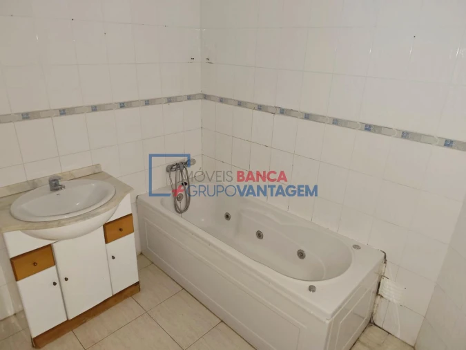 Apartamento T2 para Venda em Azambuja Foto 26