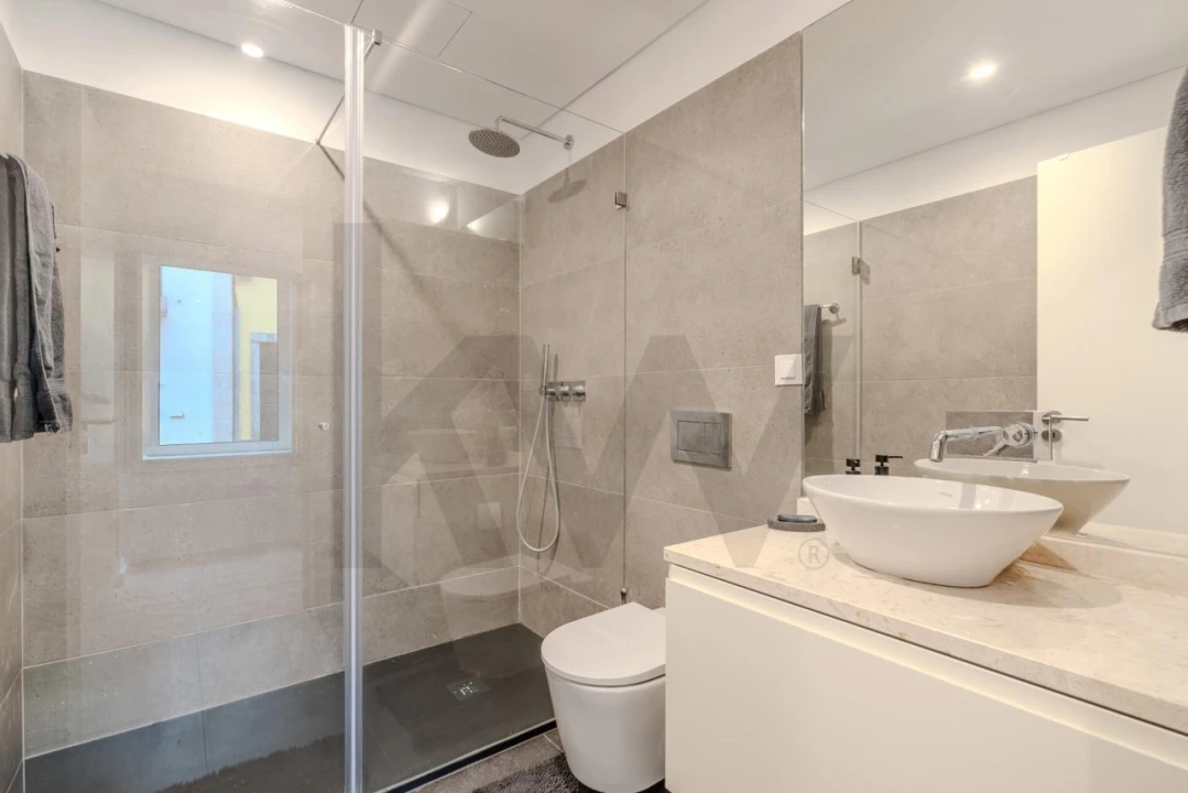 Apartamento T1 para Venda em Santo António Foto 10