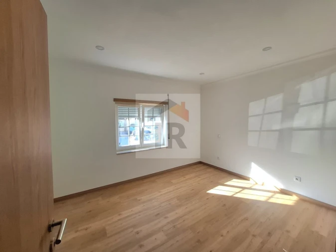 Apartamento T3 para Arrendamento em Caldas da Rainha - Santo Onofre e Serra do Bouro Foto 2