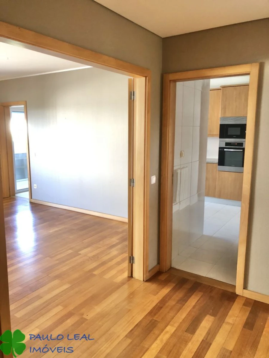 Apartamento T2 para Venda em Castêlo da Maia Foto 3