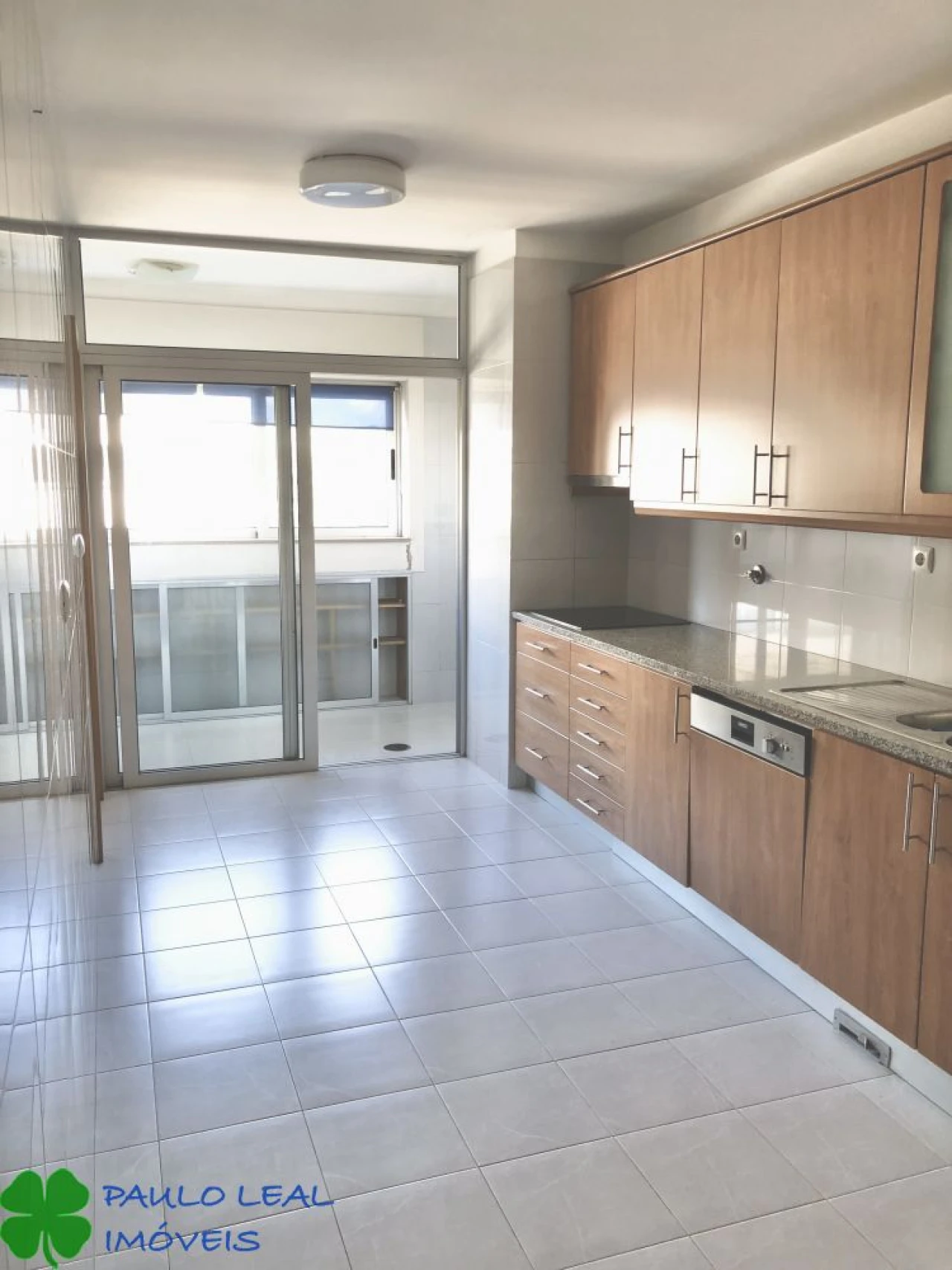 Apartamento T2 para Venda em Castêlo da Maia Foto 2