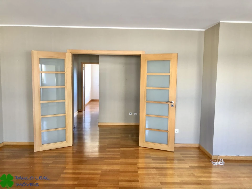 Apartamento T2 para Venda em Castêlo da Maia Foto 1