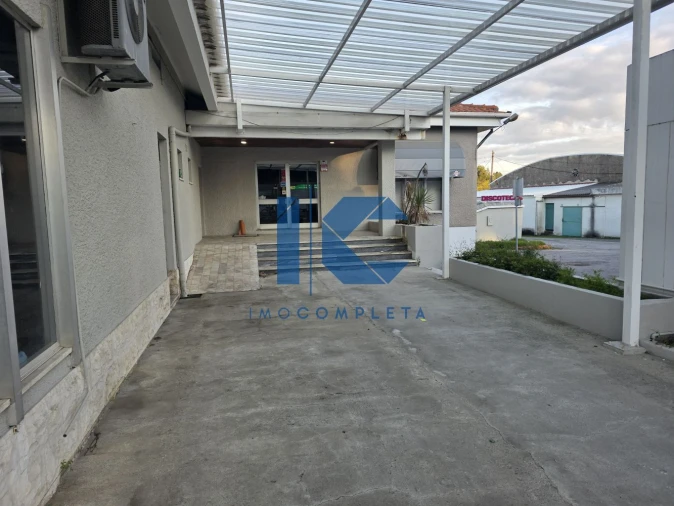 Loja para Arrendamento em Aguada de Cima Foto 5