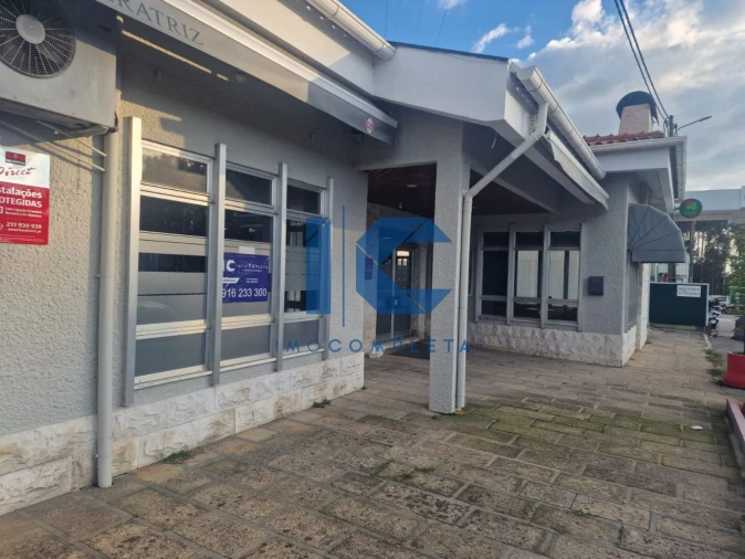 Loja para Arrendamento em Aguada de Cima Foto 1