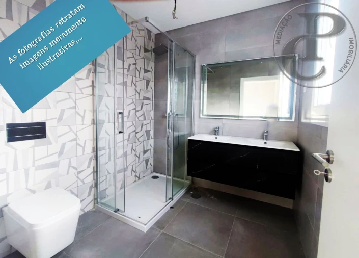 Moradia T4 para Venda em Fernao Ferro Foto 7