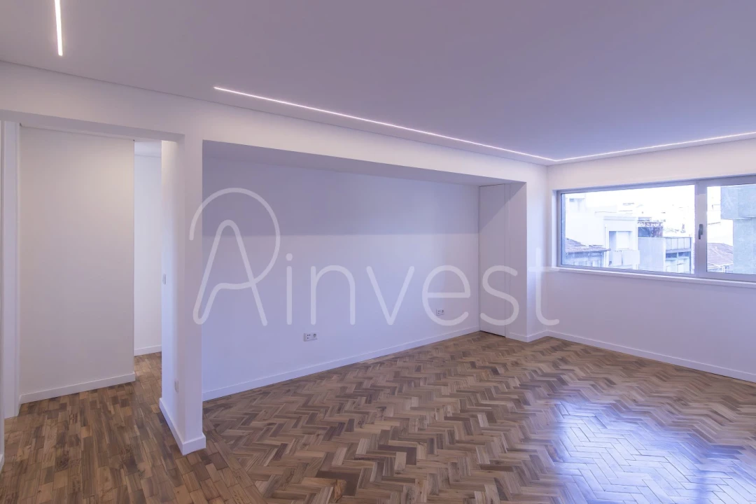 Apartamento T4 para Venda em Cedofeita, Santo Ildefonso, Sé, Miragaia, São Nicolau e Vitória Foto 2