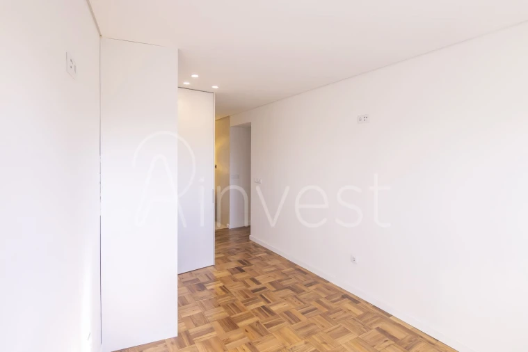 Apartamento T4 para Venda em Cedofeita, Santo Ildefonso, Sé, Miragaia, São Nicolau e Vitória Foto 9