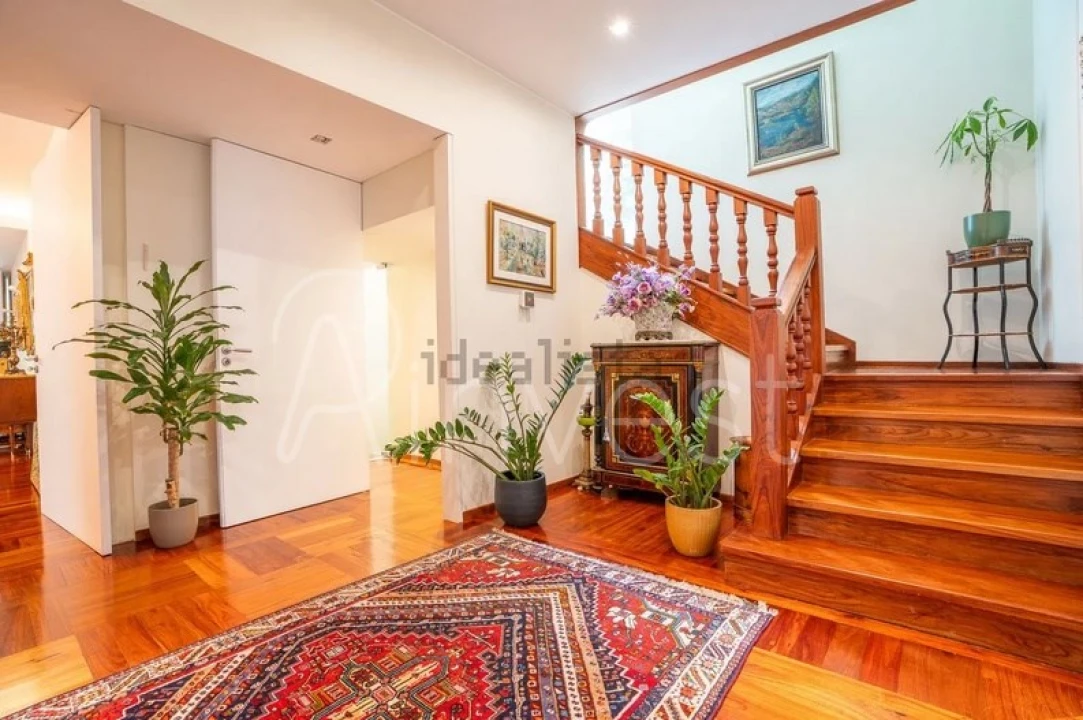 Moradia T6 para Venda em Lordelo do Ouro e Massarelos Foto 1