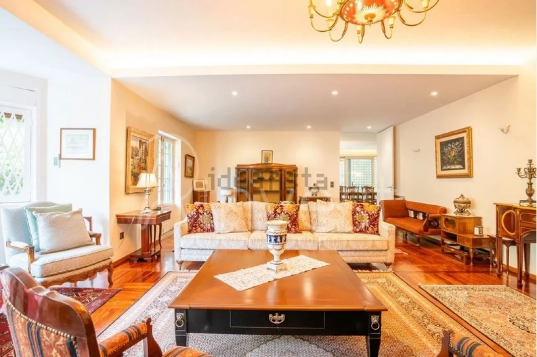 Moradia T6 para Venda em Lordelo do Ouro e Massarelos Foto 2