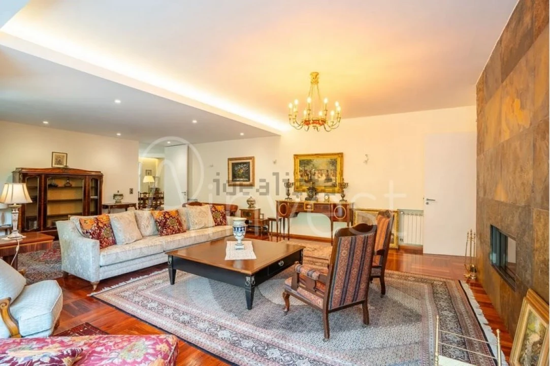 Moradia T6 para Venda em Lordelo do Ouro e Massarelos Foto 3