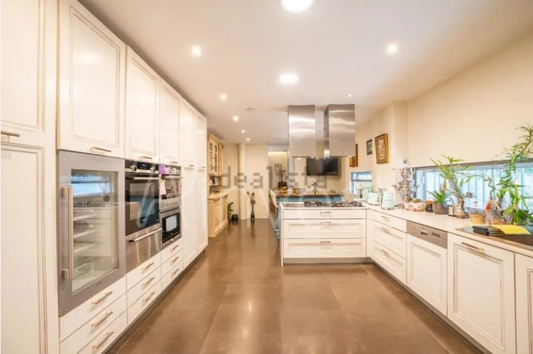 Moradia T6 para Venda em Lordelo do Ouro e Massarelos Foto 9