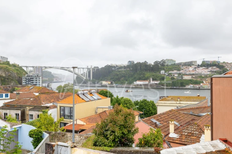 Moradia T4 para Venda em Lordelo do Ouro e Massarelos