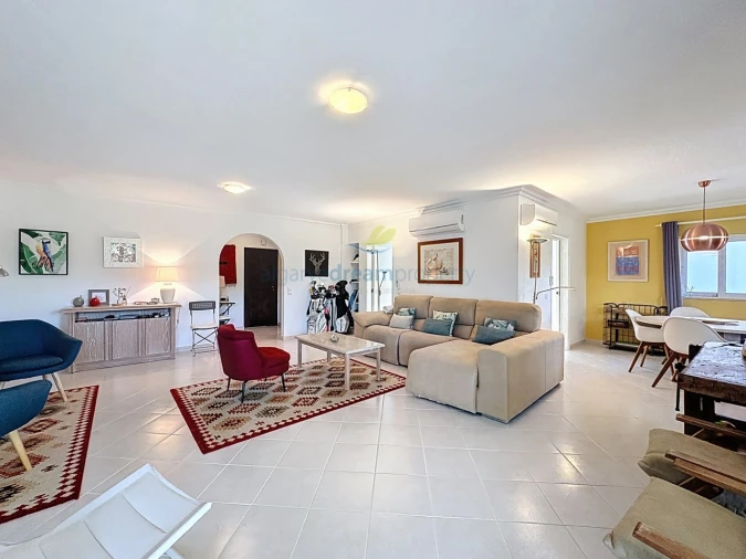 Moradia T4 para Venda em Albufeira e Olhos de Água Foto 7