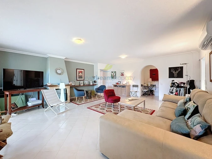 Moradia T4 para Venda em Albufeira e Olhos de Água Foto 9