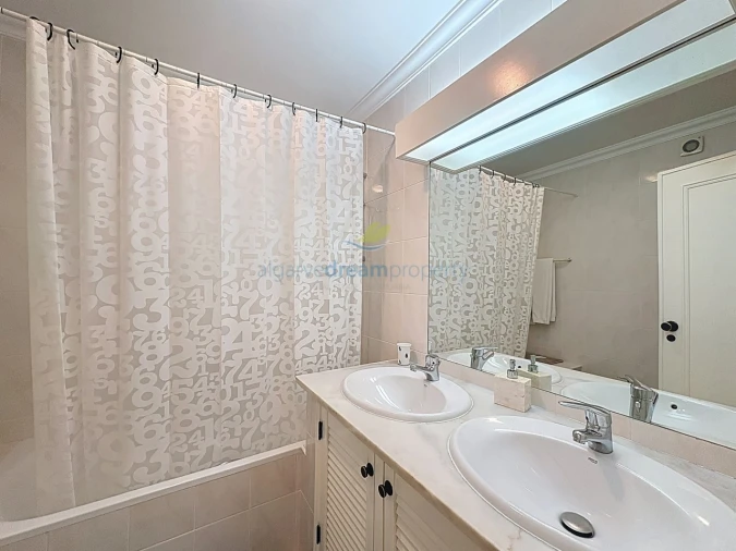 Moradia T4 para Venda em Albufeira e Olhos de Água Foto 24