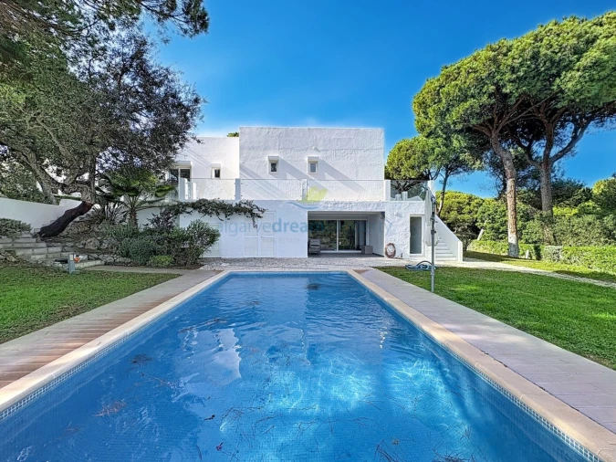 Moradia T4 para Venda em Albufeira e Olhos de Água