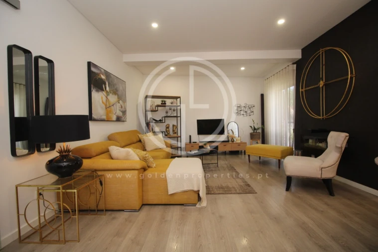 Apartamento T2 para Venda em Ferreiras Foto 1