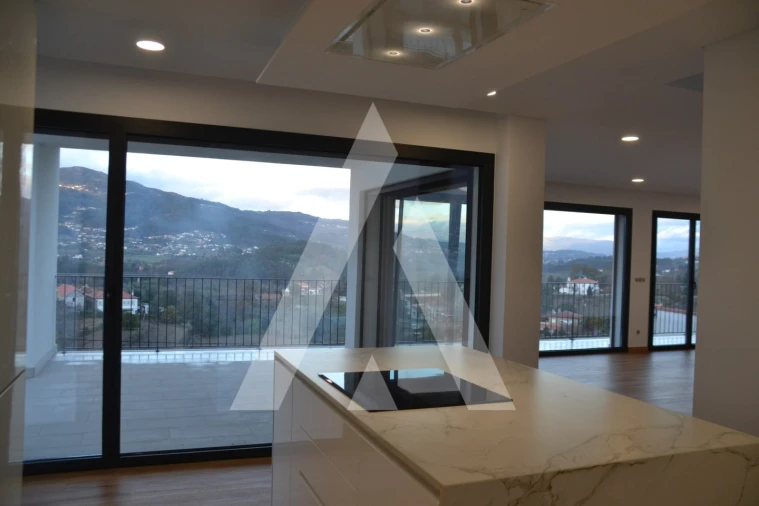 Moradia T3 para Venda em Ribeira Foto 4