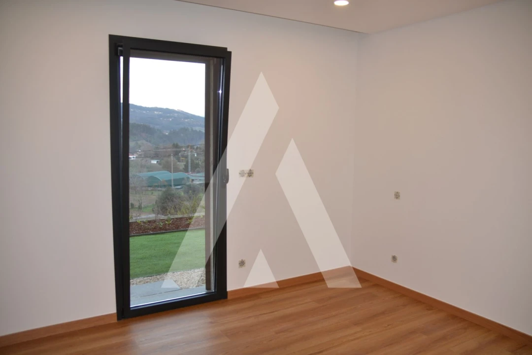 Moradia T3 para Venda em Ribeira Foto 21