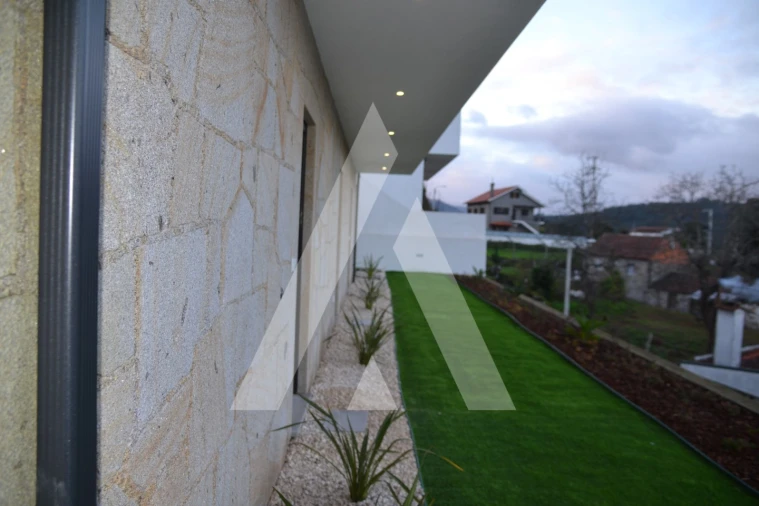 Moradia T3 para Venda em Ribeira Foto 29