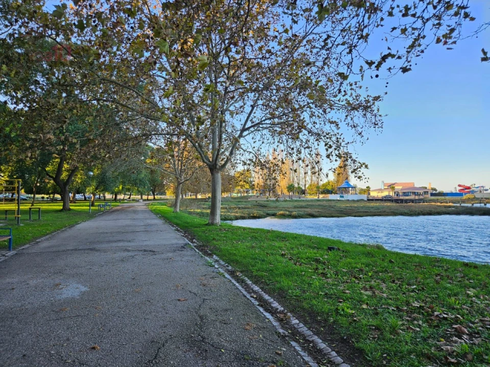Apartamento T2 para Venda em Baixa da Banheira e Vale da Amoreira Foto 2