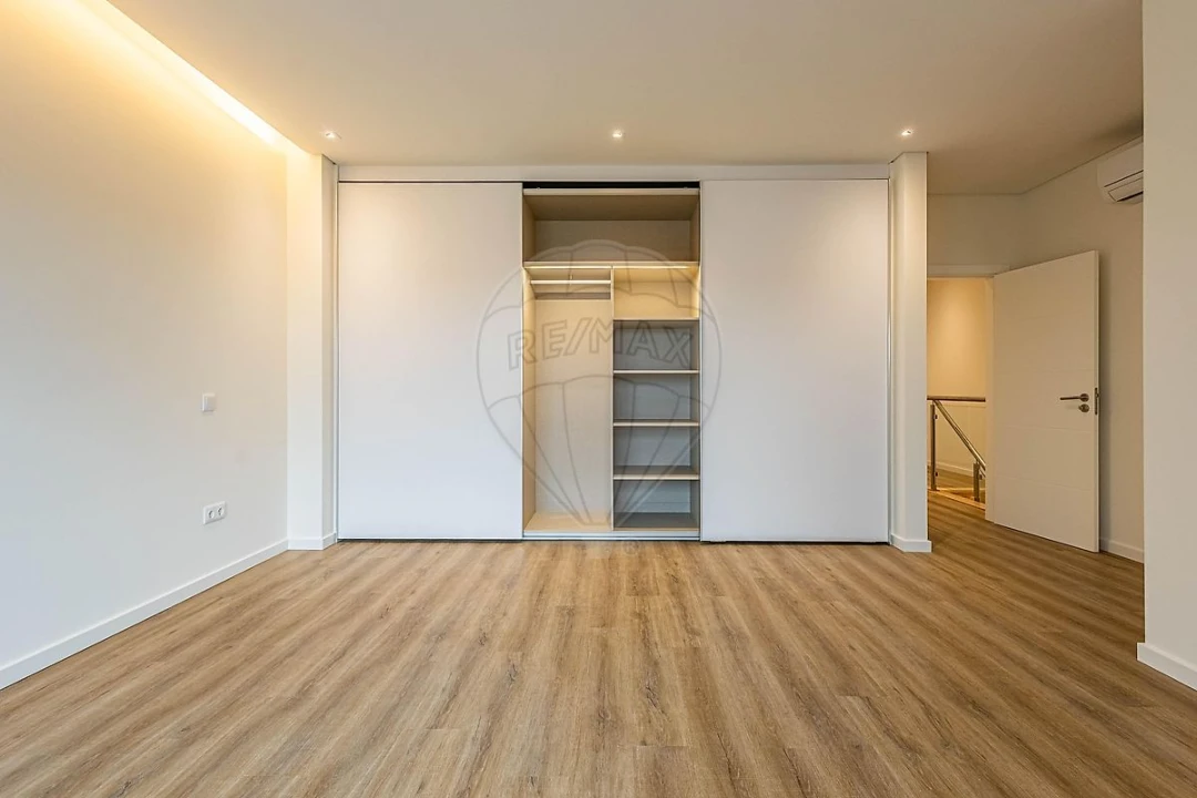 Moradia T3 para Venda em Aveiras de Cima Foto 17