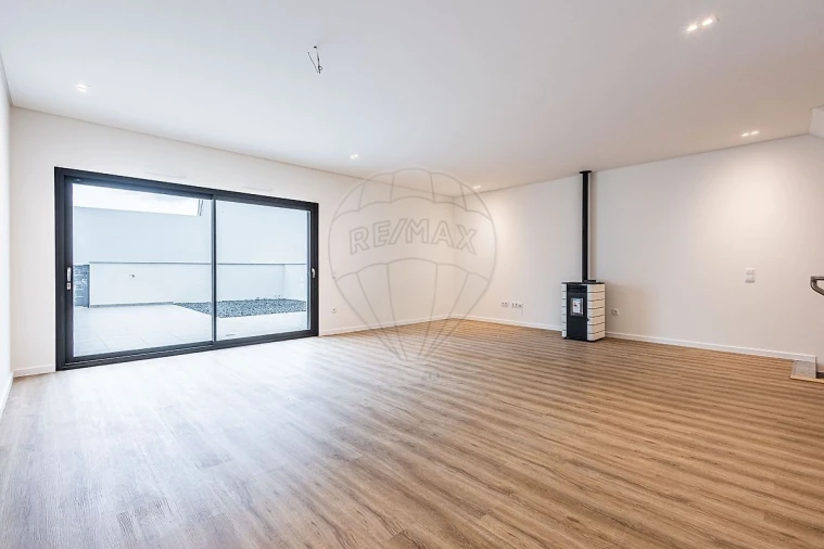 Moradia T3 para Venda em Aveiras de Cima Foto 6