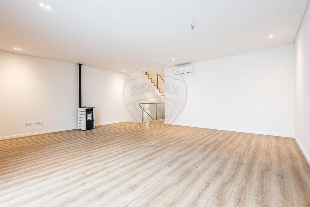 Moradia T3 para Venda em Aveiras de Cima Foto 9