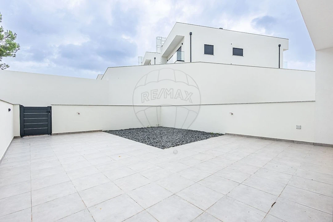 Moradia T3 para Venda em Aveiras de Cima Foto 48