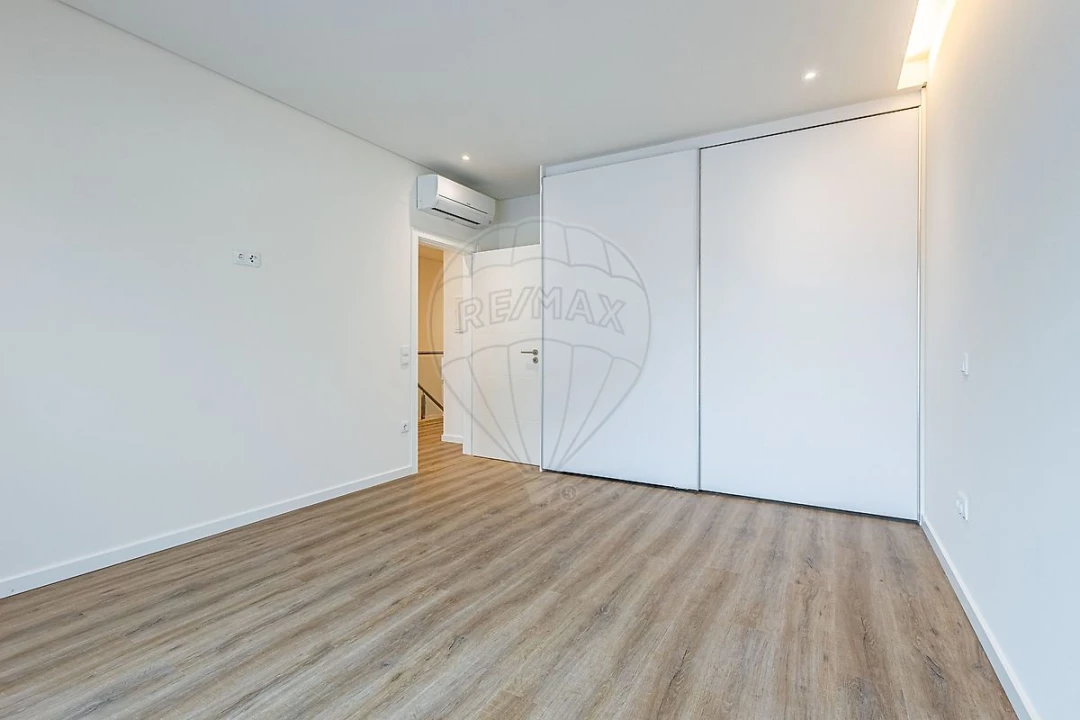 Moradia T4 para Venda em Aveiras de Cima Foto 29