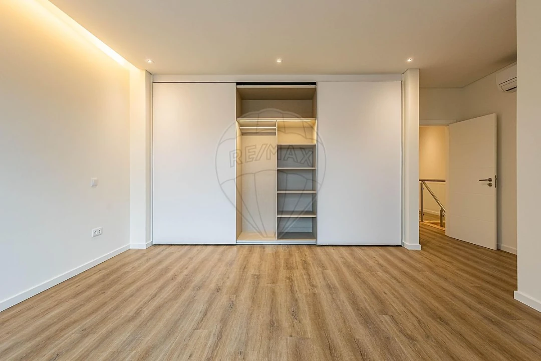 Moradia T4 para Venda em Aveiras de Cima Foto 19