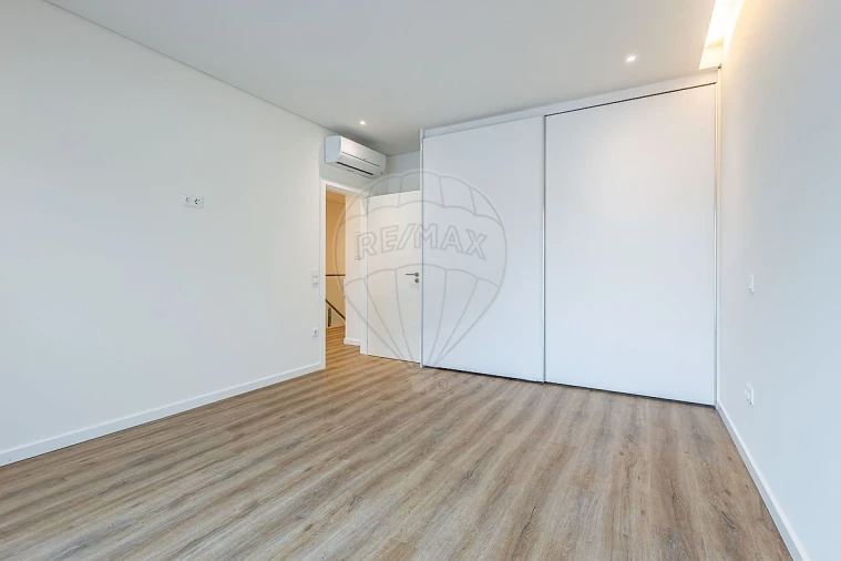 Moradia T4 para Venda em Aveiras de Cima Foto 29