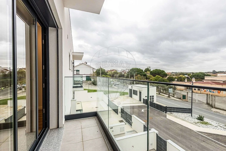 Moradia T4 para Venda em Aveiras de Cima Foto 30